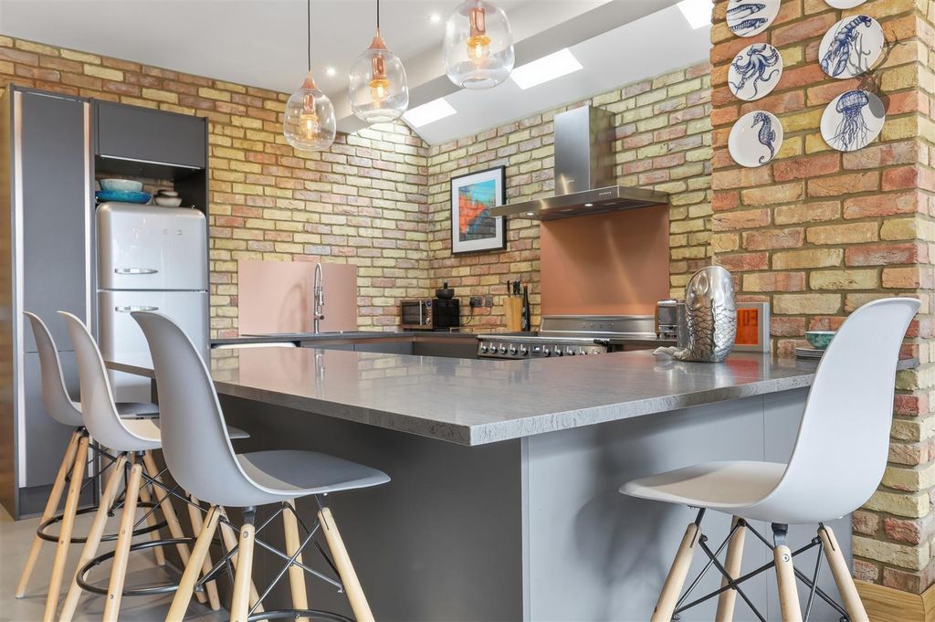 Additional image 10 of 5 bed semi-detached house for saleWestbury Lane, Buckhurst Hill IG9
