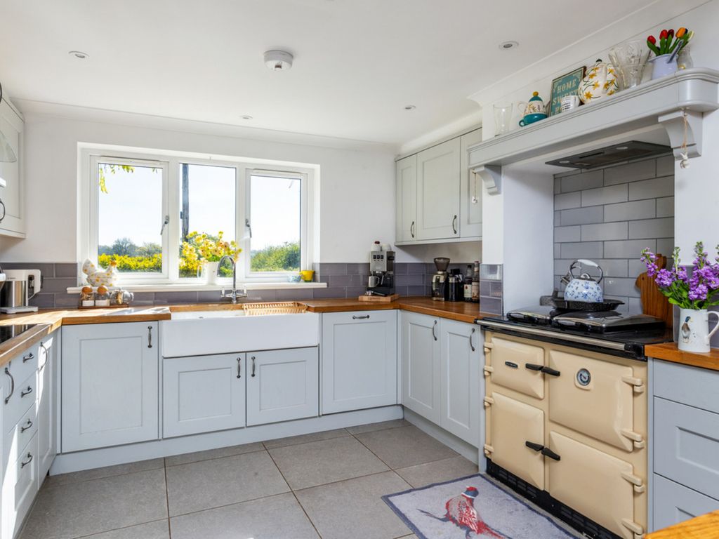 6 bed detached house for saleDummer Down Lane, Dummer RG25 photo 3