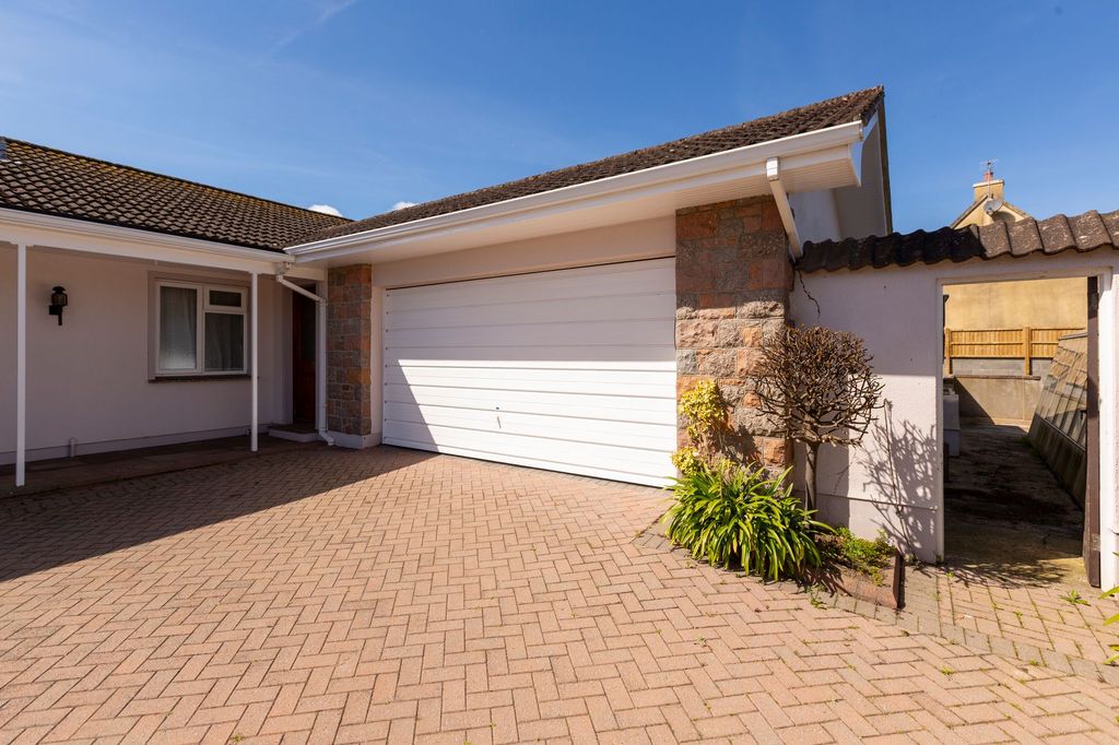 Additional image 34 of 3 bed bungalow for saleLe Parcot, La Longue Rue, St Martin JE3