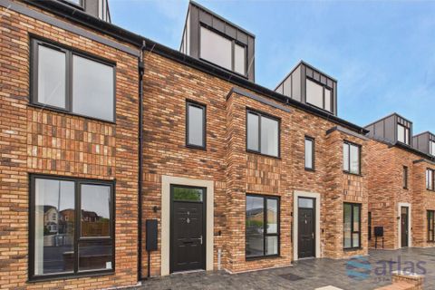 The Dales, Halewood L26