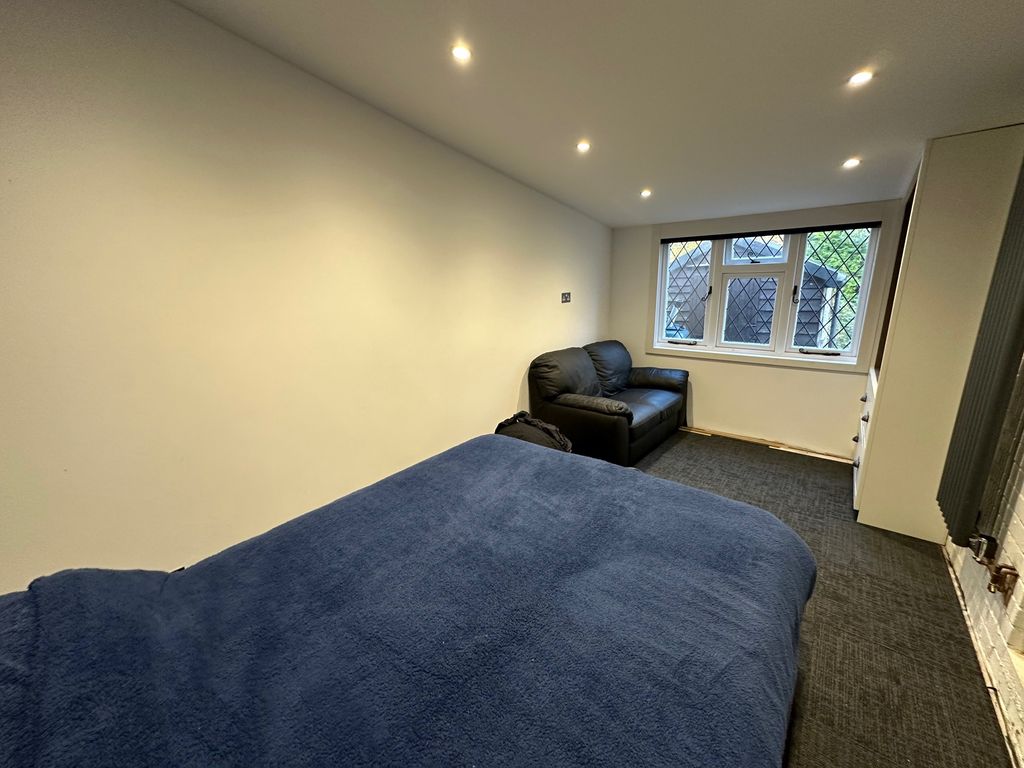 Additional image 9 of 3 bed semi-detached house for salePrince Andrew Way, Ascot SL5