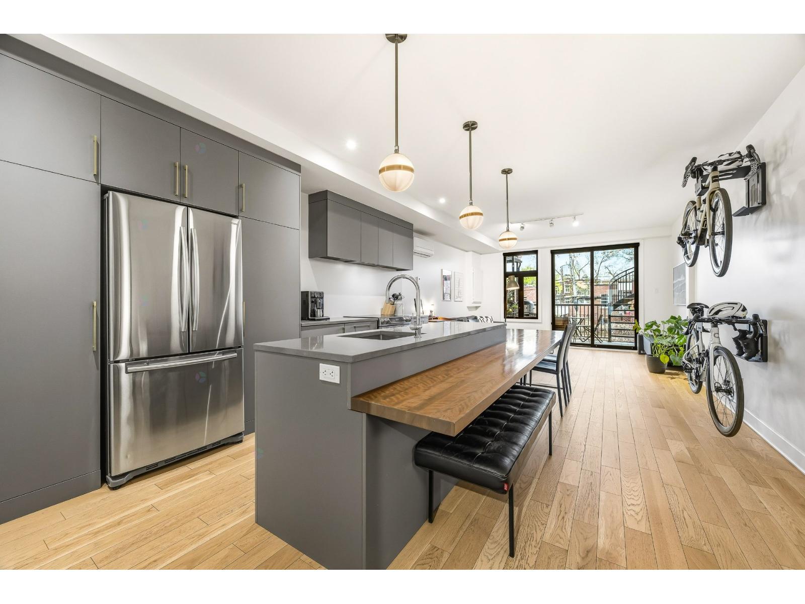6243 Av. Christophe-Colomb