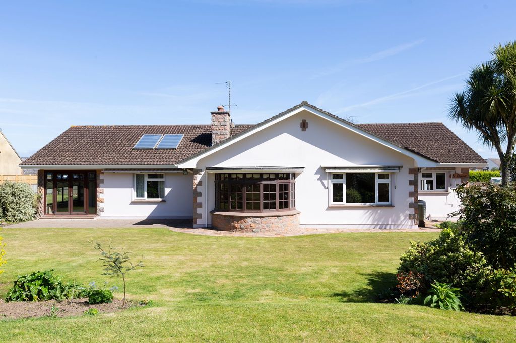Additional image 32 of 3 bed bungalow for saleLe Parcot, La Longue Rue, St Martin JE3