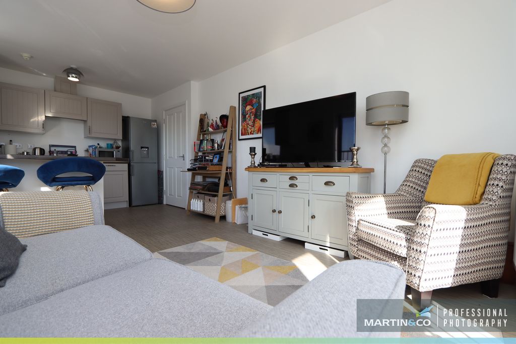 Additional image 8 of 2 bed flat for saleChurch Road, St Edeyrns CF3