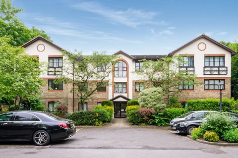 Heathview Court, 70 Parkside, Wimbledon, London SW19
