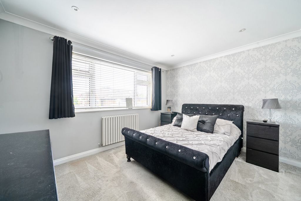 Additional image 9 of 4 bed bungalow for saleMeadow Way, Addlestone KT15