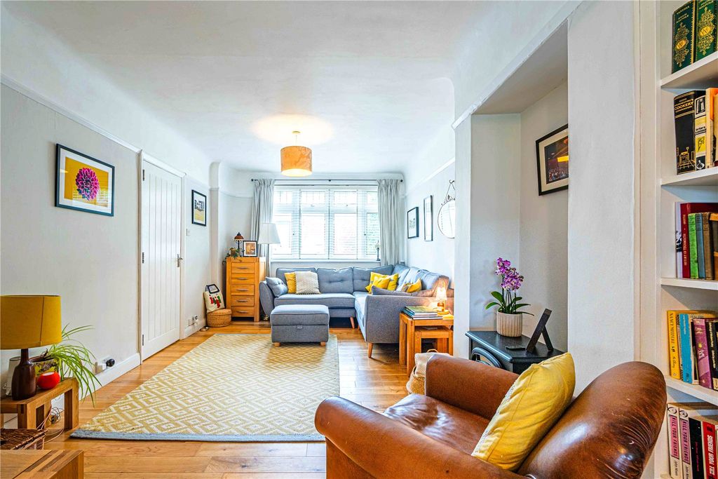 Additional image 2 of 3 bed semi-detached house for saleMeadow Road, Berkhamsted, Hertfordshire HP4