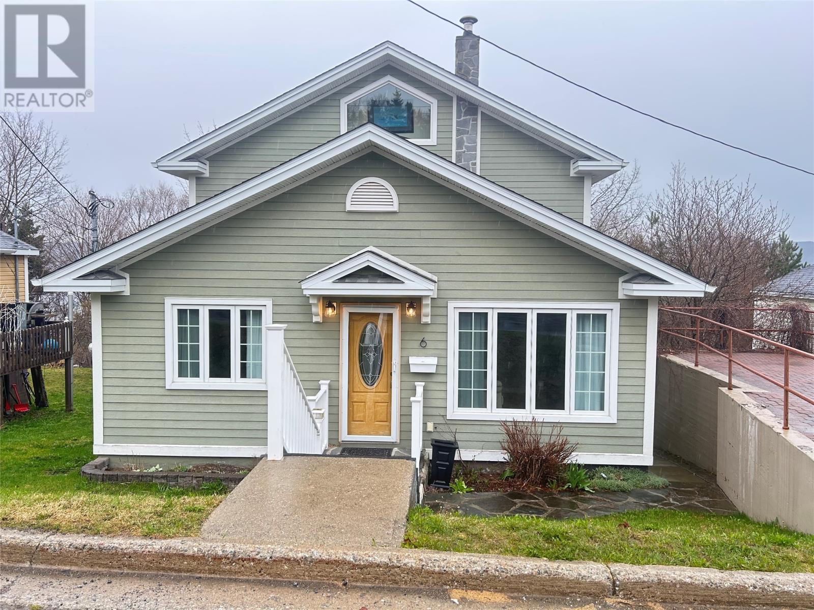 6 Woodcrest Avenue
