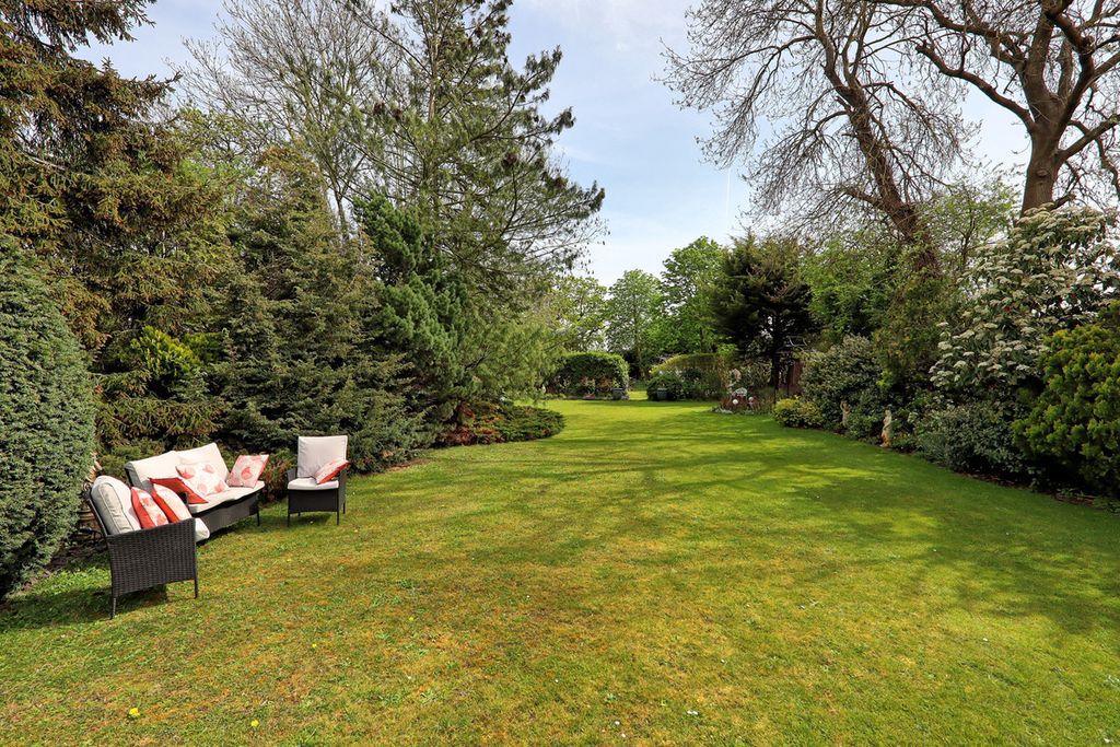 Additional image 21 of 7 bed detached house for saleErnest Road, Emerson Park RM11