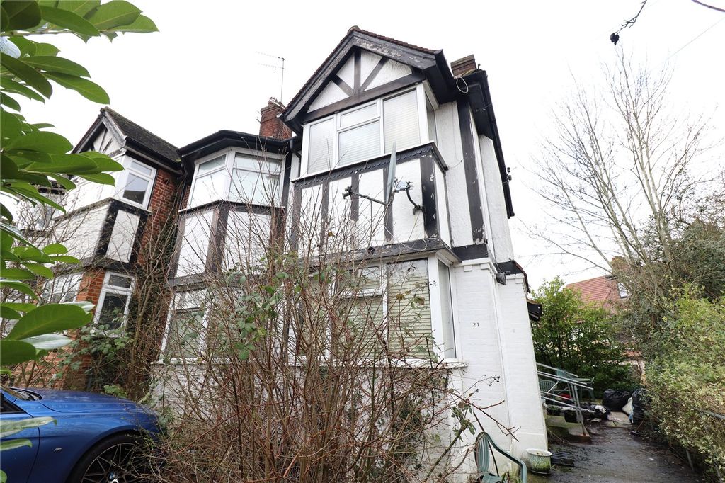 4 bed semi-detached house for saleHayland Close, Kingsbury, London NW9