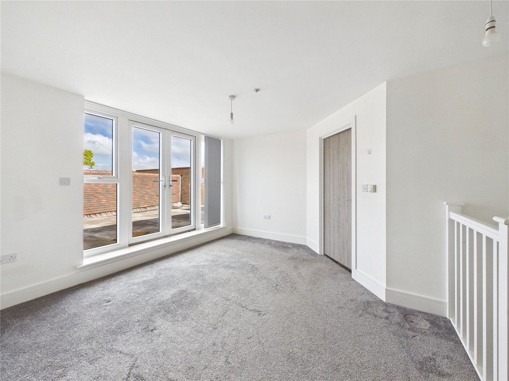 Additional image 3 of 2 bed flat for saleGrundisburgh Road, Woodbridge, Suffolk IP12