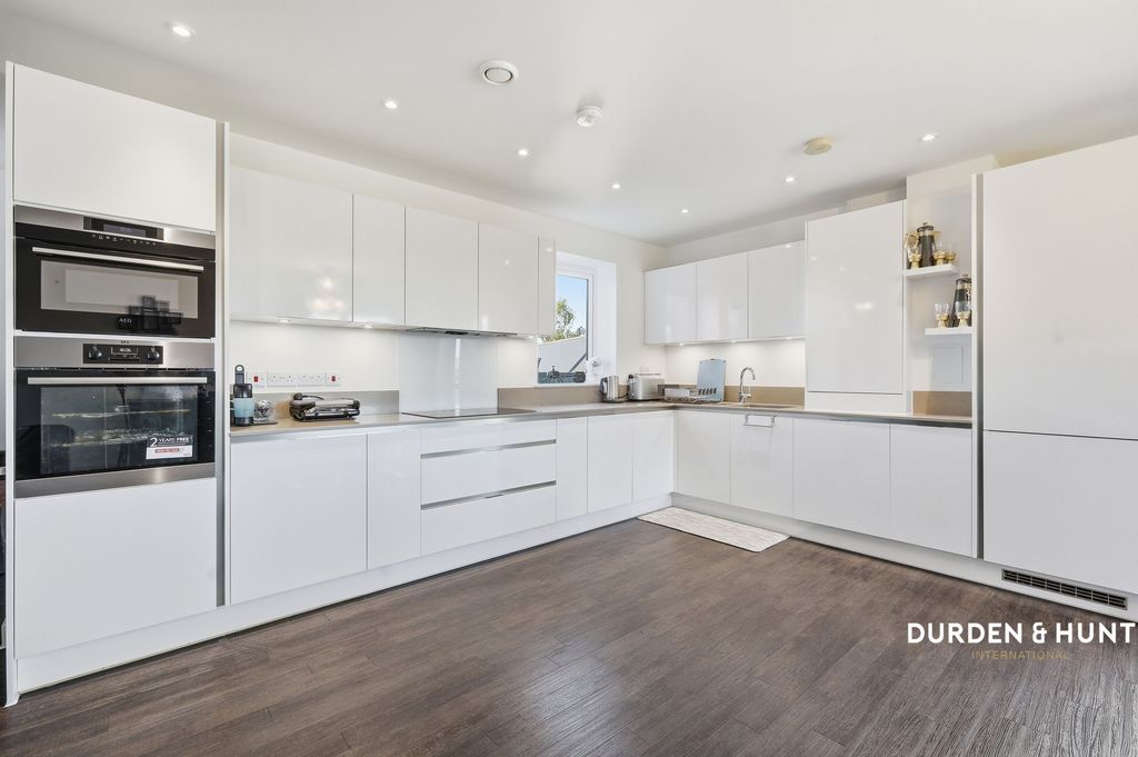 Additional image 8 of 3 bed flat for saleSt. Clements Avenue, Romford RM3