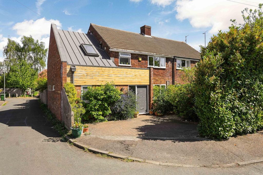 4 bed semi-detached house for saleLents Way, Cambridge CB4