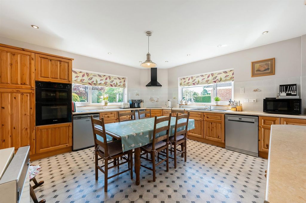 Additional image 9 of 4 bed chalet for saleCattle Lane, Abbotts Ann, Andover SP11