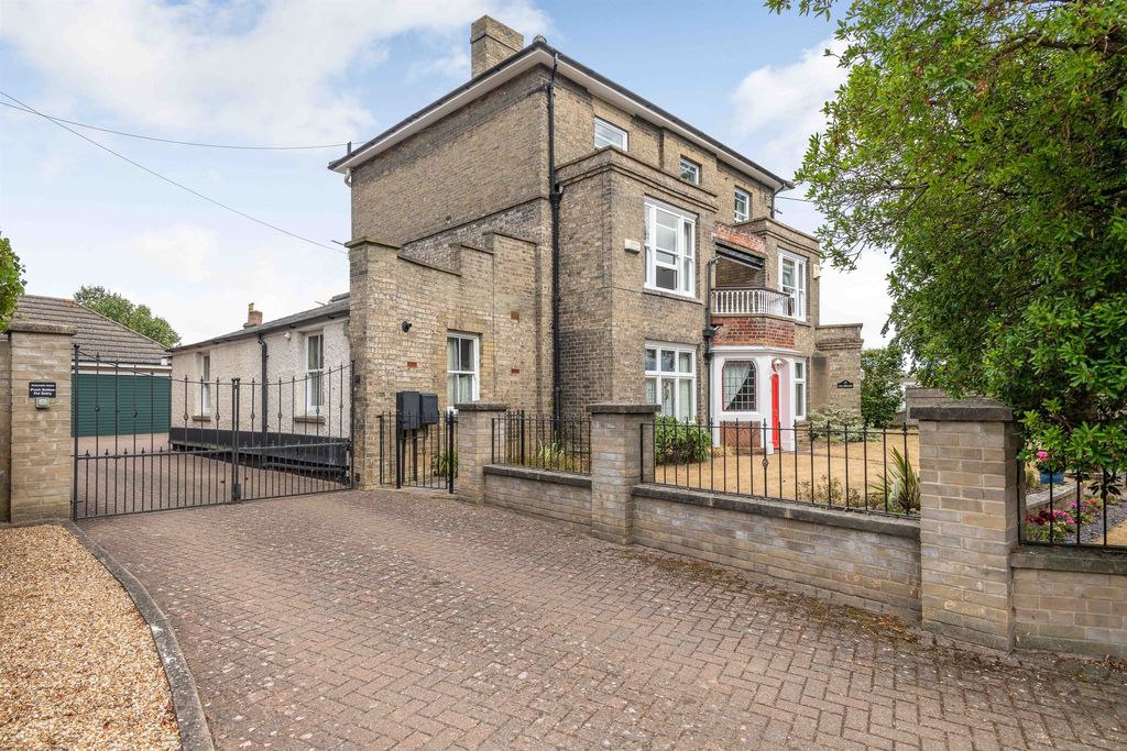 Additional image 11 of 6 bed semi-detached house for saleLower Olland Street, Bungay NR35