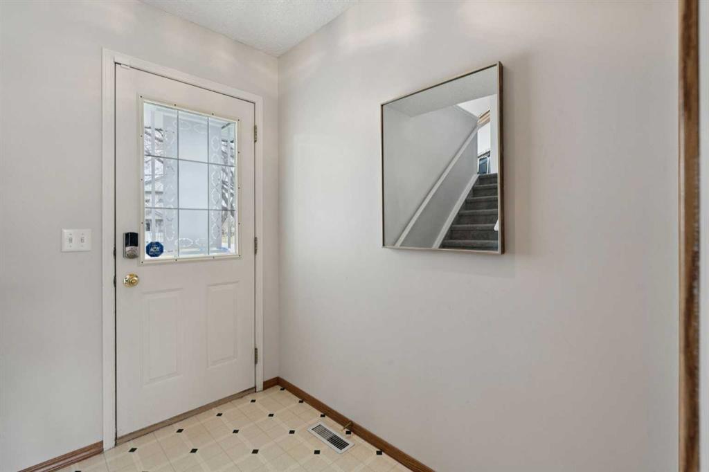 Additional image 2 of 72 Mt Apex Green SE, Calgary, AB, T2Z 2V4