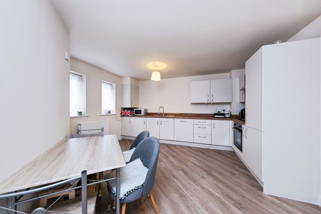 2 bed maisonette for saleSwithin Lane, Buckingham MK18 photo 5