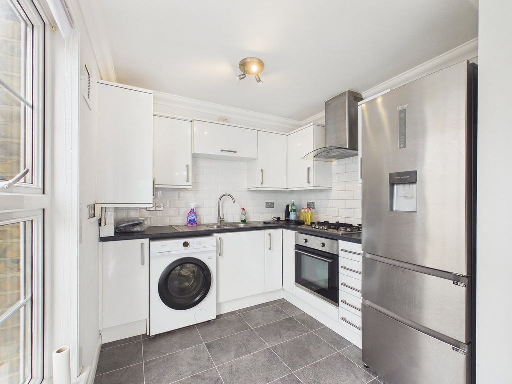 2 bed flat for saleYork Street, Broadstairs CT10 photo 3