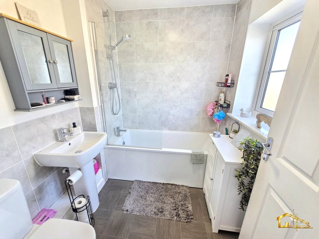 1 bed flat for salePreston Hall Close, Bexhill-On-Sea TN39 photo 5