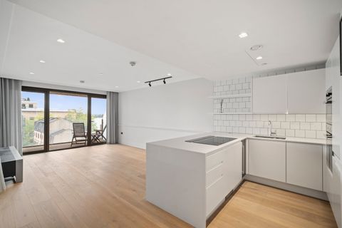 Queens Wharf, 2 Crisp Road W6
