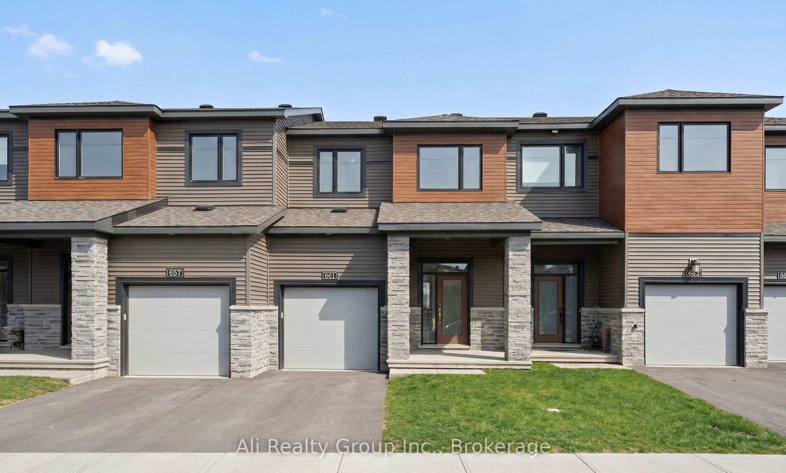 661 Hamsa Street, Ottawa, ON, K2J 6Z7