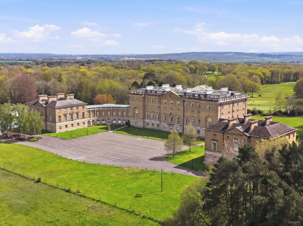 3 bed flat for saleThorndon Park, Ingrave CM13 photo 4