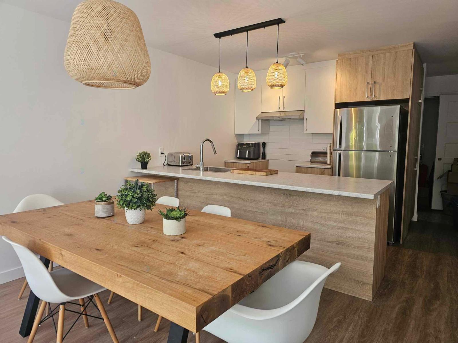 1360 Rue Principale