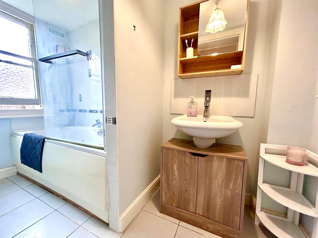 Additional image 12 of 2 bed flat for saleEversley Road, Bexhill TN40