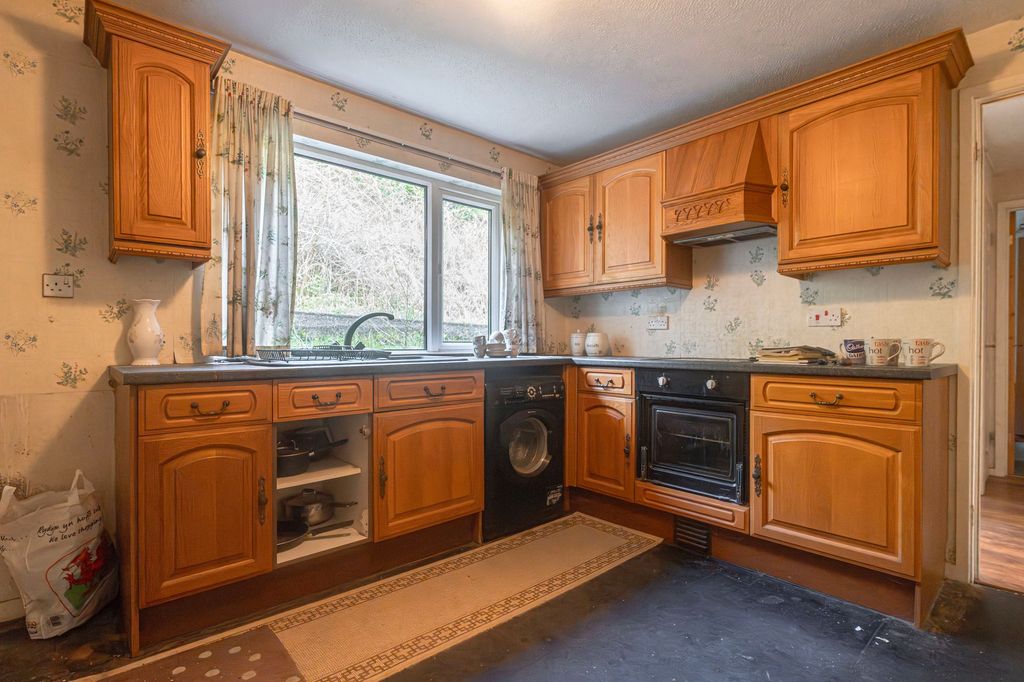 Additional image 3 of 2 bed flat for salePleasant View, Aberkenfig CF32