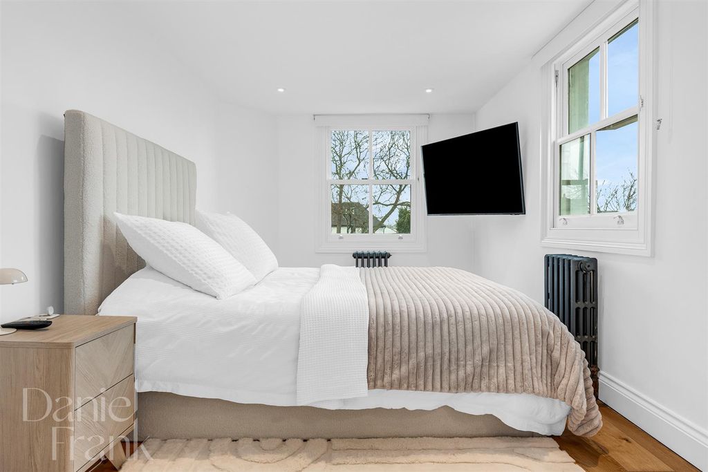 Additional image 21 of 4 bed semi-detached house for saleQueens Road, Buckhurst Hill IG9