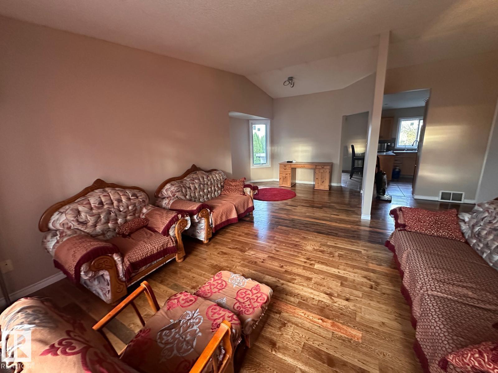 Additional image 5 of 2807 35 Street NW, Edmonton, AB, T6L5K2