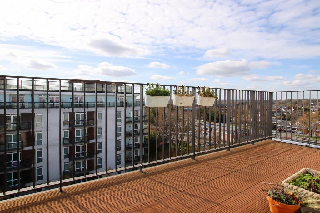 2 bed flat for saleAffinity Place, Elstree Way, Borehamwood WD6 photo 4