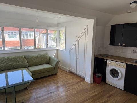 London NW11