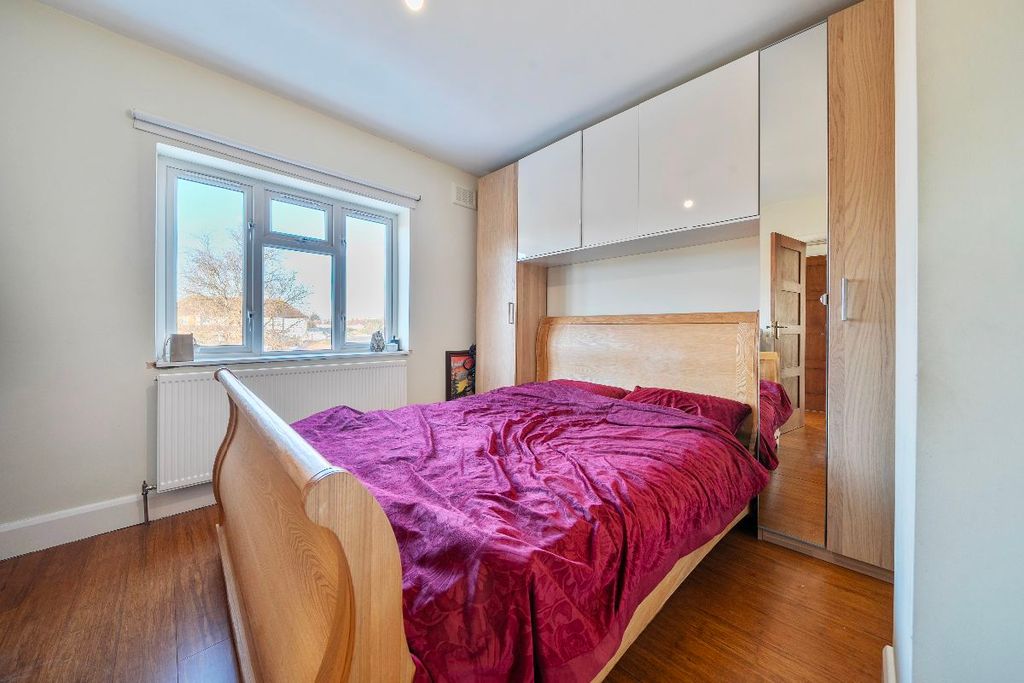 Additional image 8 of 3 bed end terrace house for saleDagenham Road, Romford RM7
