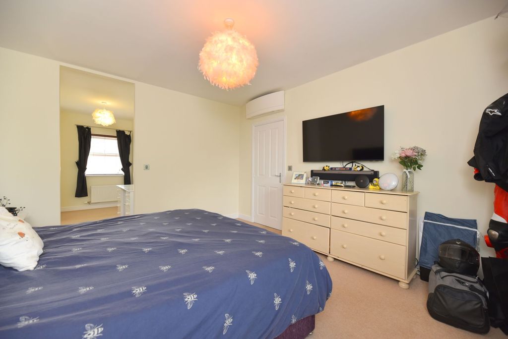 Additional image 19 of 5 bed detached house for saleDevon Drive, Biggleswade SG18