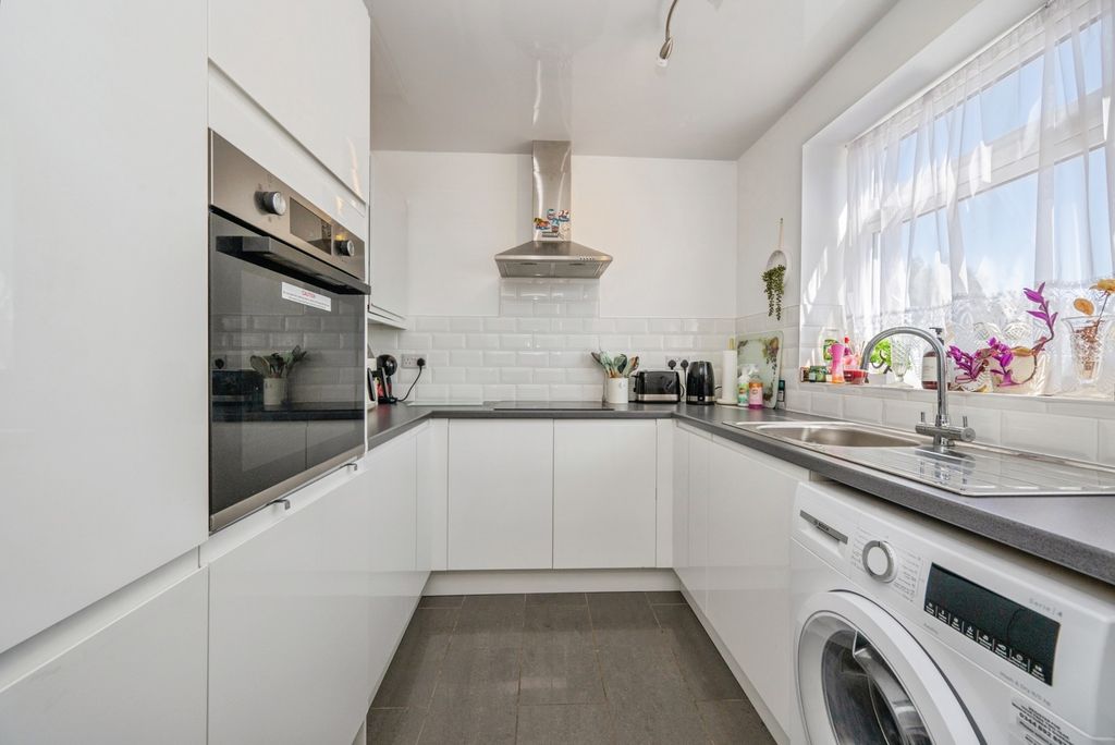 Additional image 9 of 3 bed flat for saleBrowns Lane, Dordon, Tamworth, Warwickshire B78