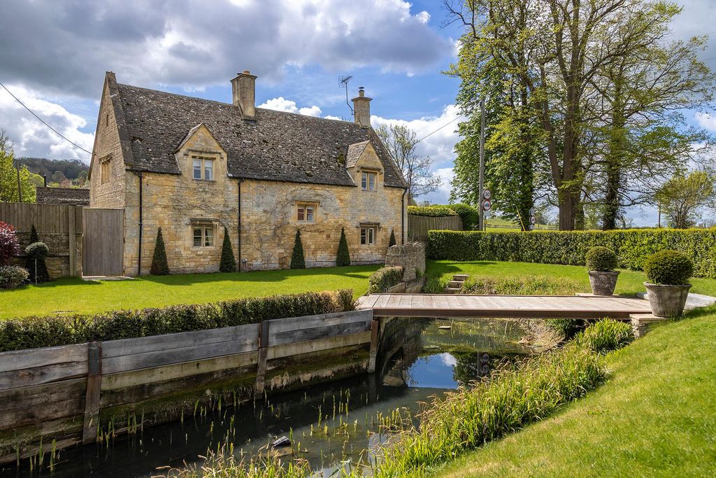 5 bed detached house for saleSaintbury, Broadway, Worcestershire WR12