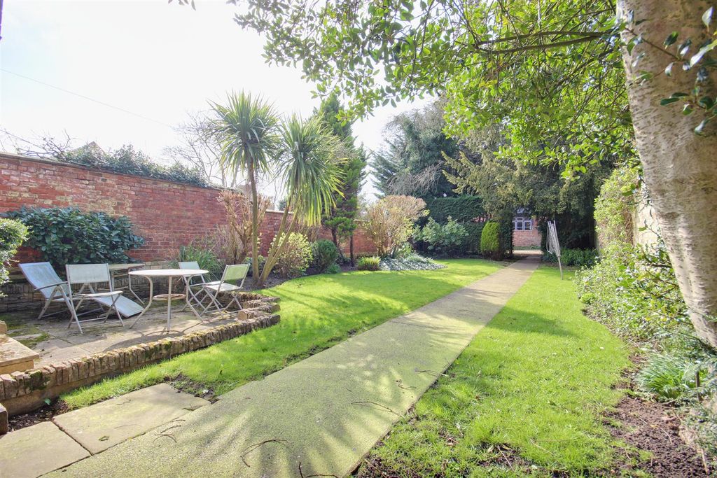 Additional image 10 of 2 bed flat for saleNew Walk, Beverley HU17