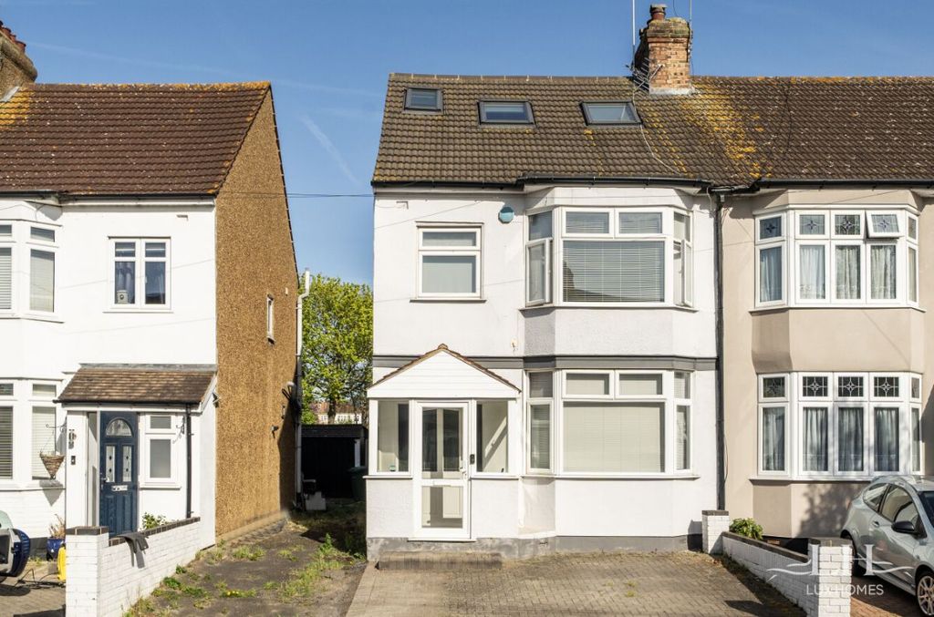 5 bed end terrace house for saleRainsford Way, Hornchurch RM12
