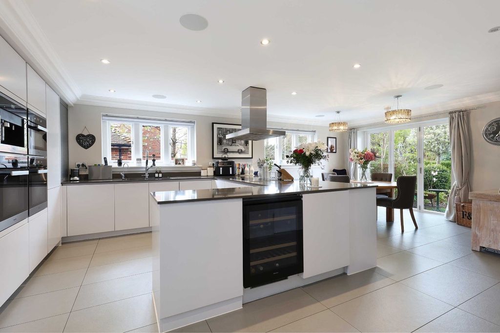 Additional image 9 of 4 bed detached house for saleQueen Elizabeth Crescent, Beaconsfield, Buckinghamshire HP9