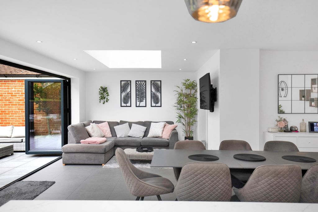 Additional image 8 of 5 bed detached house for saleConnaught Way, Alton GU34