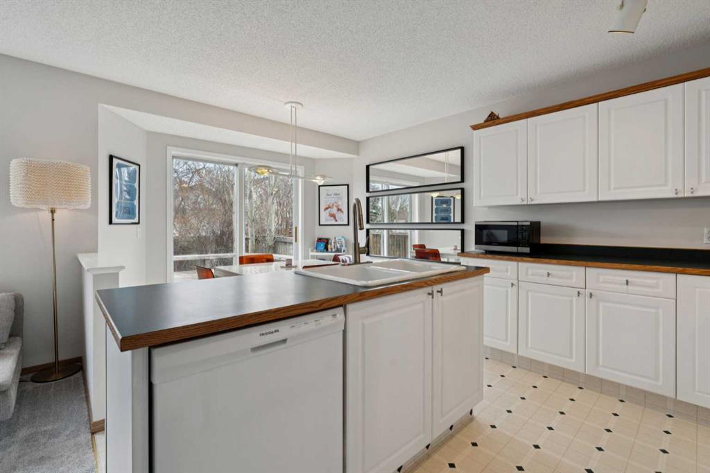Additional image 6 of 72 Mt Apex Green SE, Calgary, AB, T2Z 2V4
