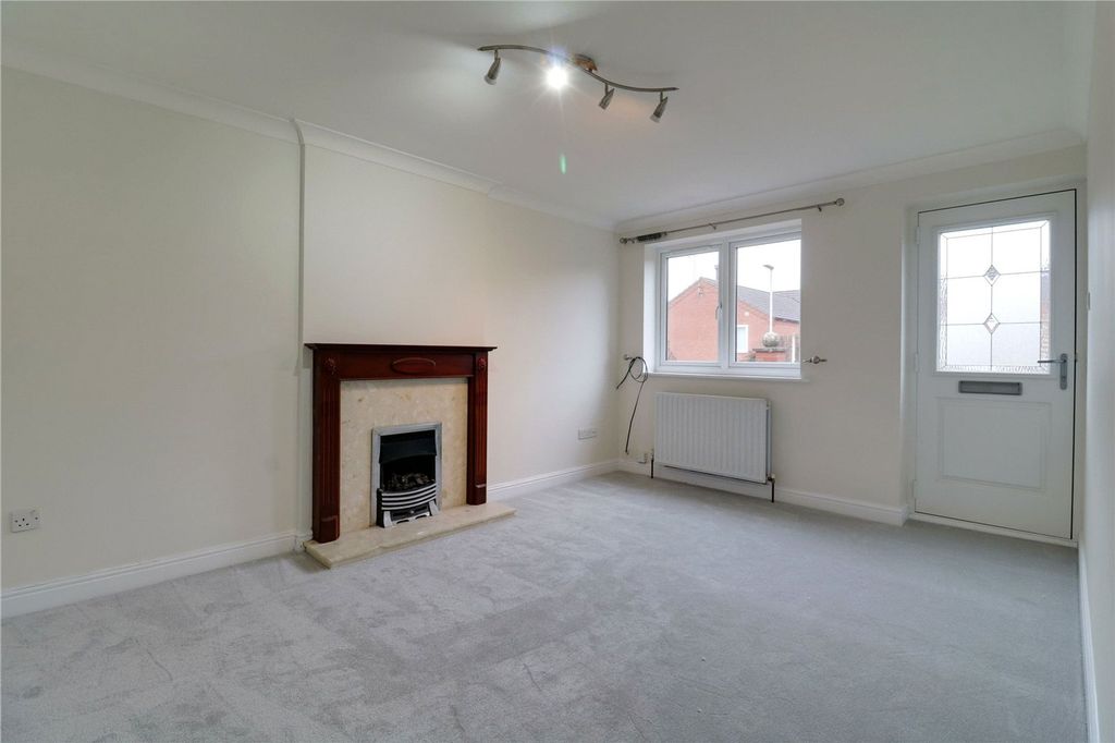2 bed semi-detached bungalow for saleMiddlegate Close, Barrow-Upon-Humber DN19 photo 3