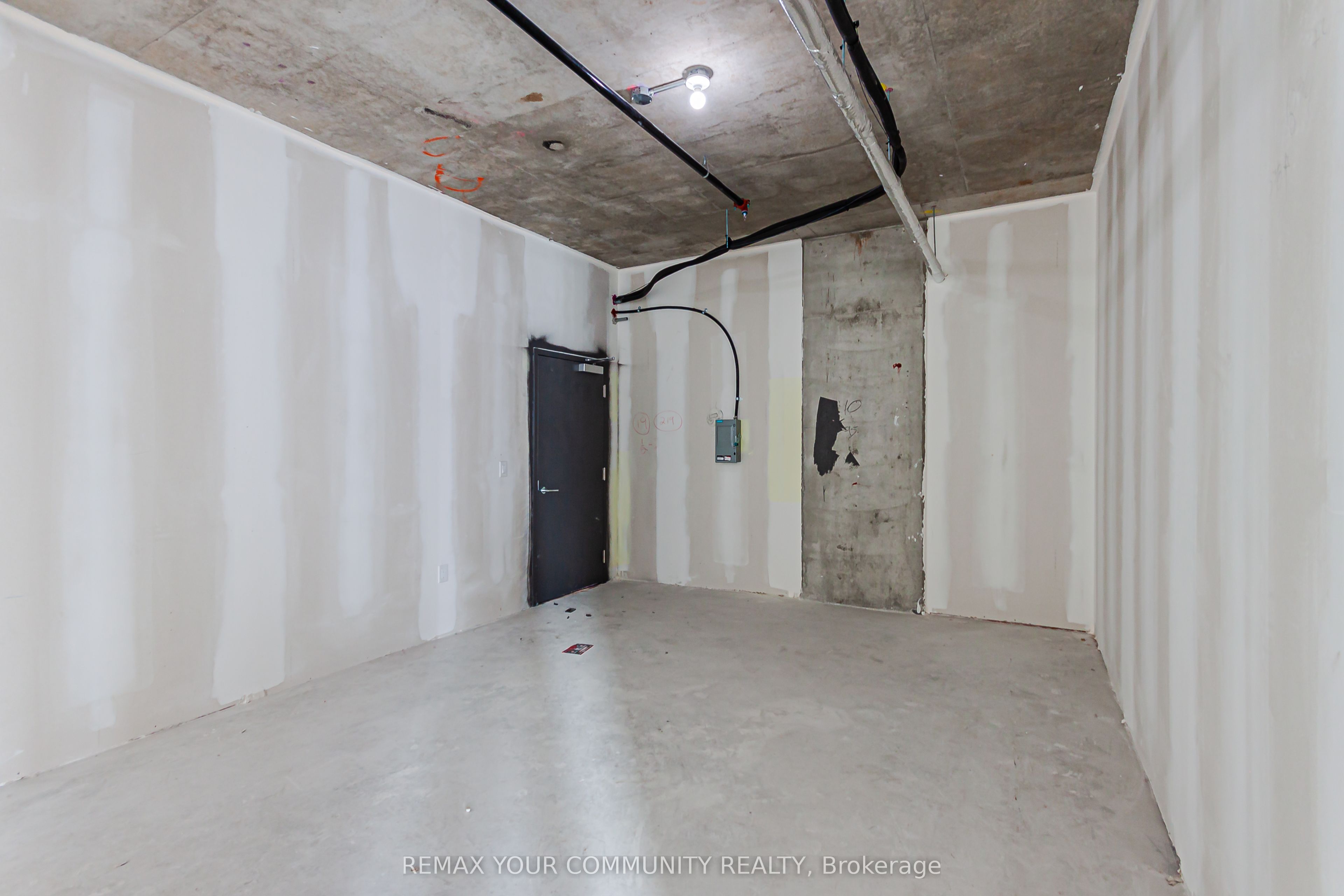 Additional image 4 of 219-600 Dixon Road, Toronto, ON, M9W 1J1