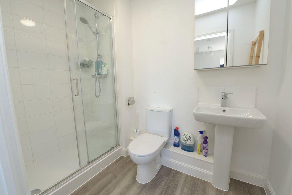 Additional image 8 of 2 bed flat for saleMasterson Close, Aldershot GU11