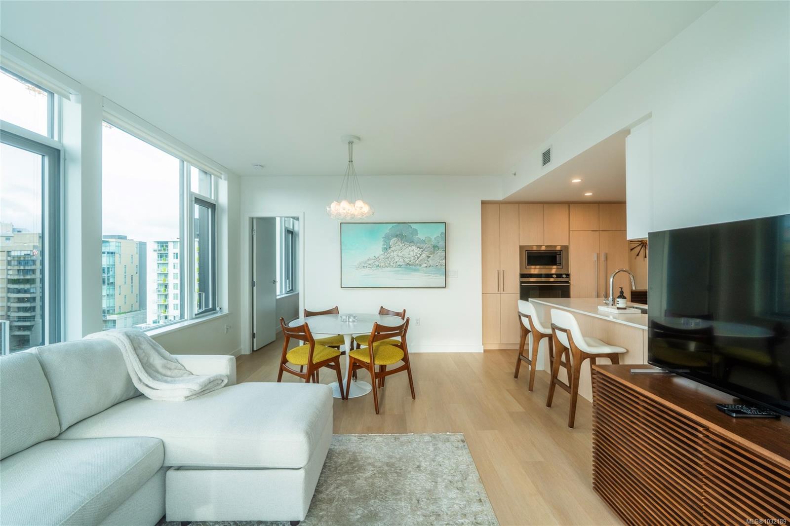 Additional image 4 of 810-1100 Yates Street, Victoria, BC, V8V 3M8