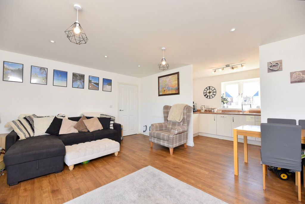 Additional image 5 of 2 bed flat for saleVenus Avenue, Biggleswade SG18