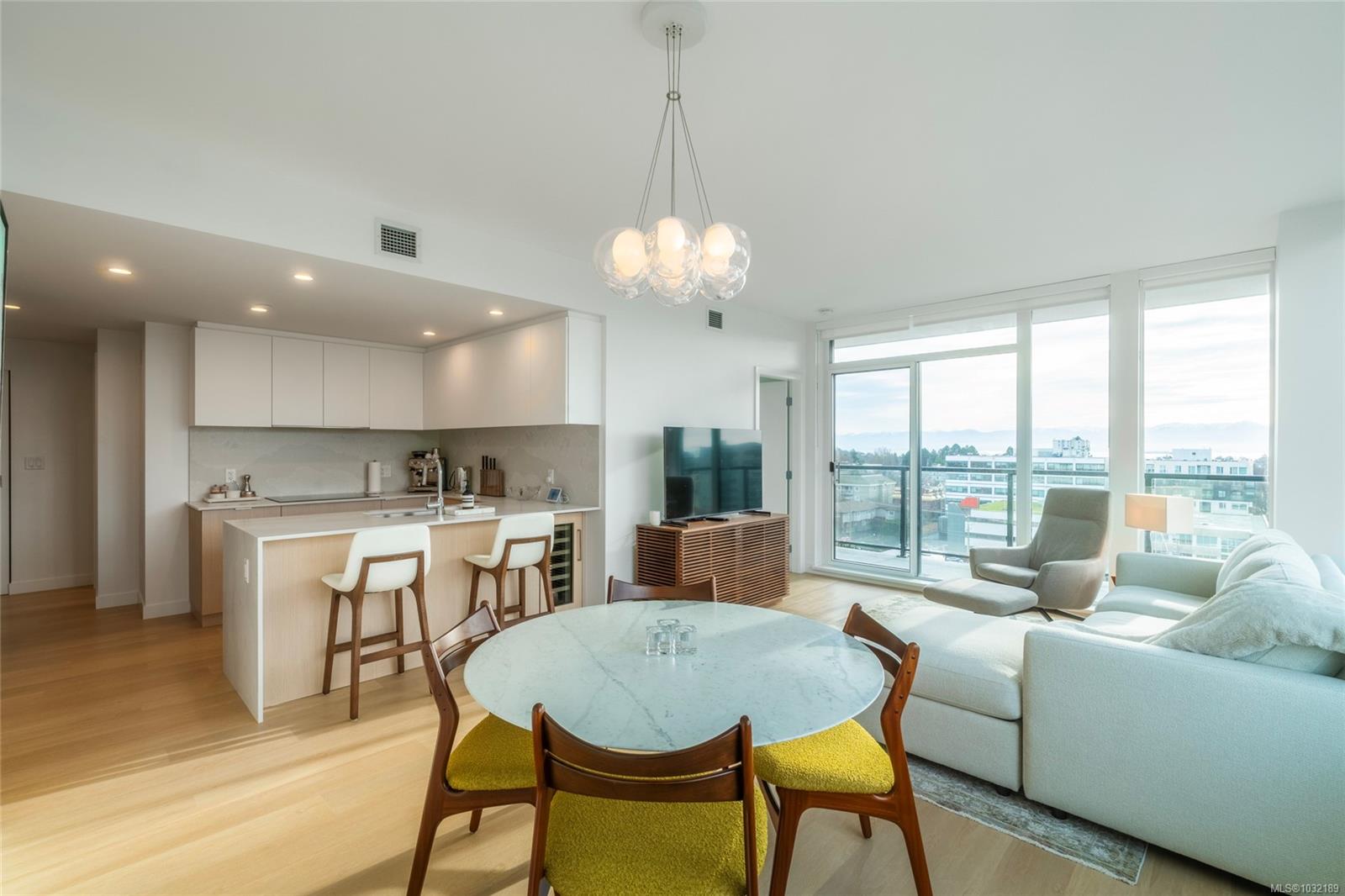Additional image 3 of 810-1100 Yates Street, Victoria, BC, V8V 3M8