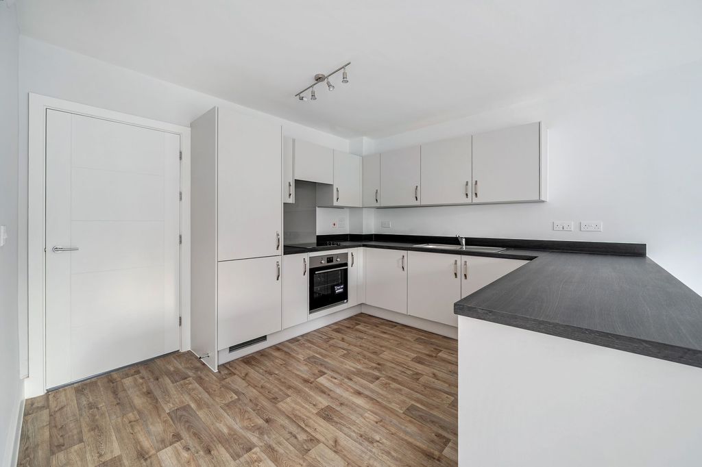 1 bed flat for saleSumners Field, Chapel Road RH13
