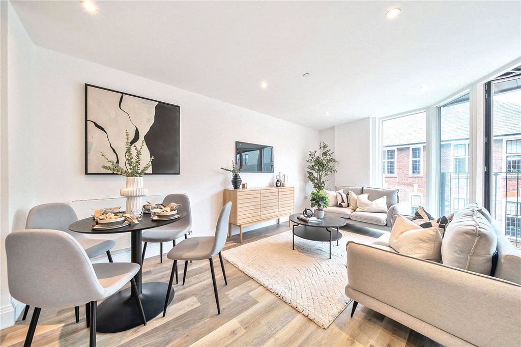 2 bed flat for saleTweedy Road, Bromley BR1 photo 5